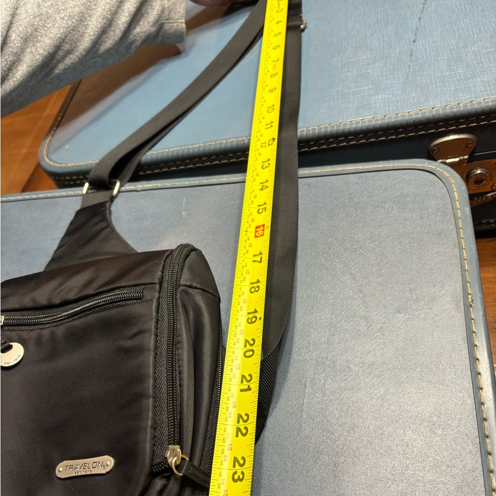 Travelon Anti-Theft Classic Small East/West Crossbody bag - Picture 12 of 12